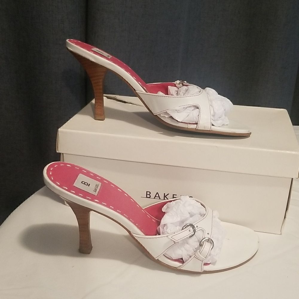 BAKERS BUCKLES STRAPPY HEELS WHITE & BROWN 8B